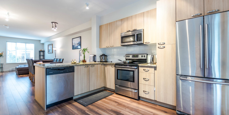 143-14833-61-ave-surrey-bc-print-009-15-kitchen-4200x2800-300dpi