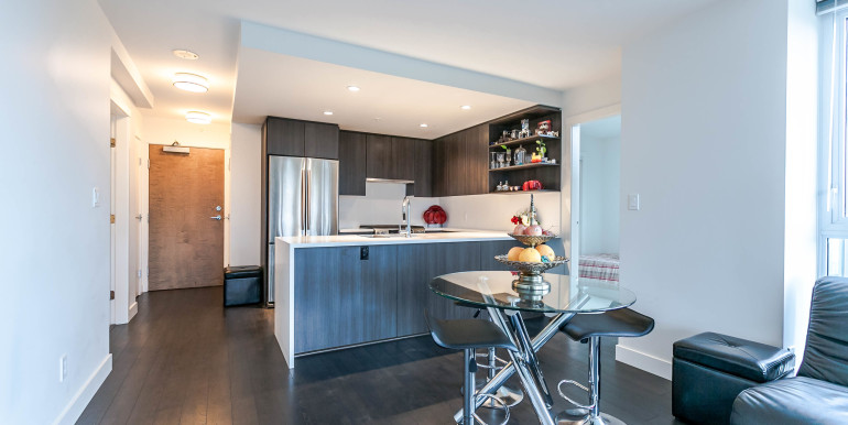 708-8288-granville-ave-print-009-1-dining-roomkitchen-3861x2574-300dpi