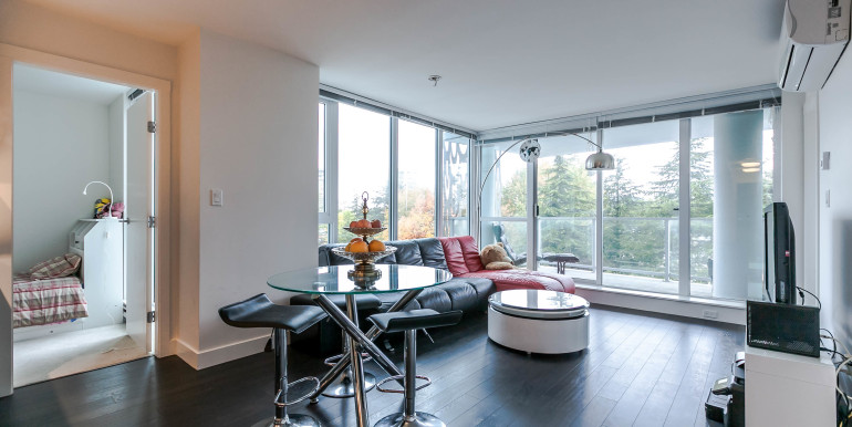 708-8288-granville-ave-print-012-12-diningliving-room-3861x2574-300dpi