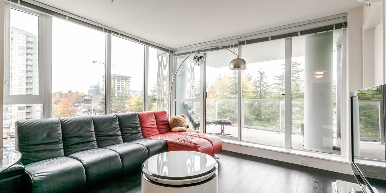 708-8288-granville-ave-print-016-13-living-room-3861x2574-300dpi