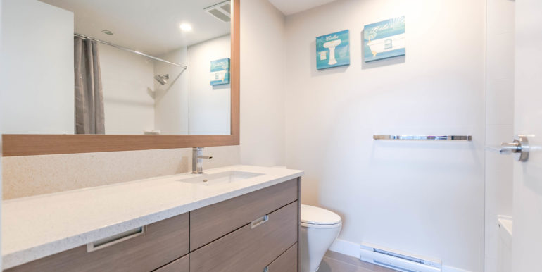 2905 2077 Rosser Ave Burnaby-print-018-12-Bathroom-3861x2574-300dpi