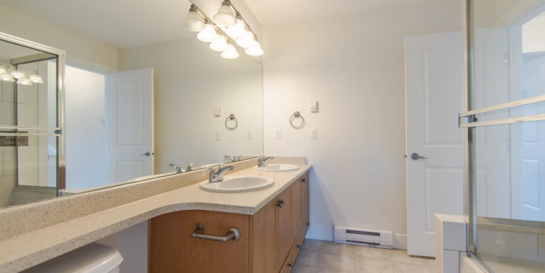 90 16233 83 Ave Surrey BC V4N-015-3-Bathroom-MLS_Size