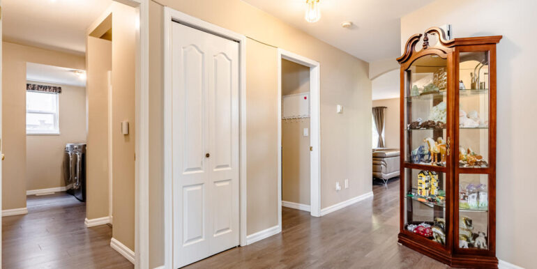 15737 109a Ave Surrey BC V4N-015-026-Hallway-MLS_Size