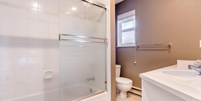 15737 109a Ave Surrey BC V4N-026-028-Bathroom-MLS_Size