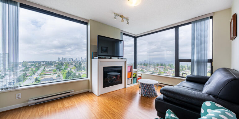 1703 7108 Collier St Burnaby-large-004-014-Living Room-1500x1000-72dpi