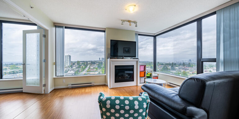 1703 7108 Collier St Burnaby-large-007-025-Living Room-1500x1000-72dpi