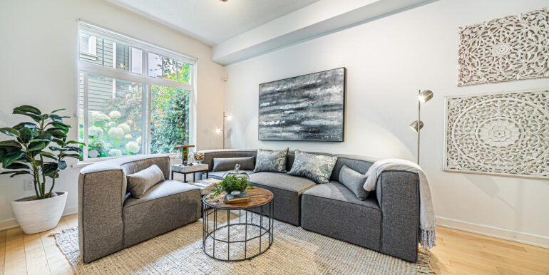 347 W 59th Ave Vancouver BC-large-004-011-Living Room-1500x1000-72dpi