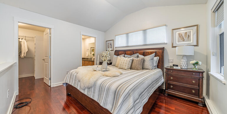 347 W 59th Ave Vancouver BC-large-022-021-Bedroom-1500x1000-72dpi
