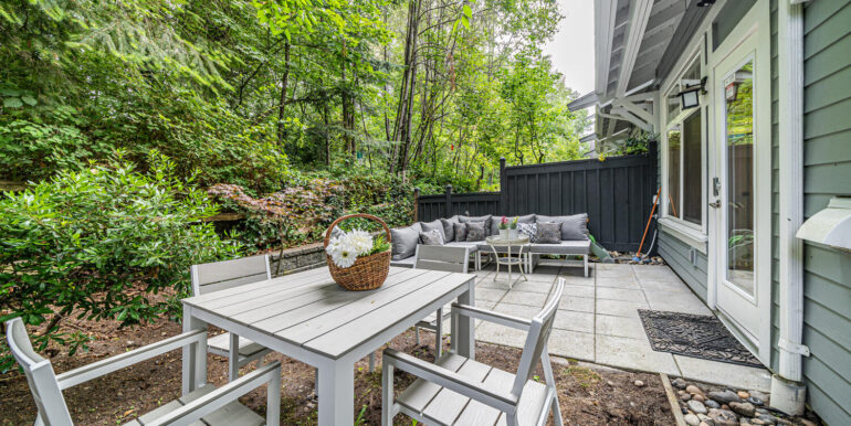 347 W 59th Ave Vancouver BC-large-028-024-Yard-1500x1000-72dpi