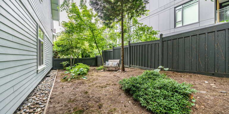 347 W 59th Ave Vancouver BC-large-030-019-Yard-1500x1000-72dpi