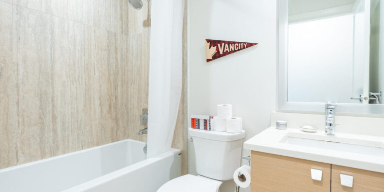 2565 Maple St 308 Vancouver BC V6J 1Z4 Canada-017-005-Bathroom-MLS_Size