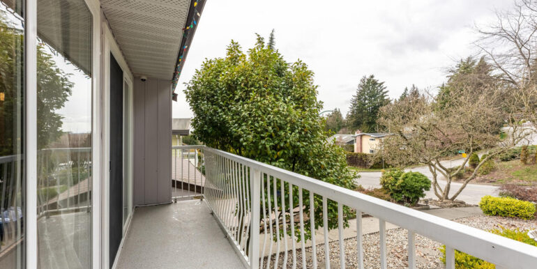 8274 Nelson Ave Burnaby BC V5J 4E5 Canada-015-013-Deck-MLS_Size