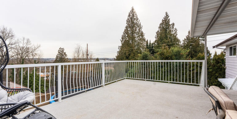 8274 Nelson Ave Burnaby BC V5J 4E5 Canada-016-030-Deck-MLS_Size