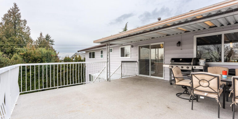 8274 Nelson Ave Burnaby BC V5J 4E5 Canada-017-022-Deck-MLS_Size