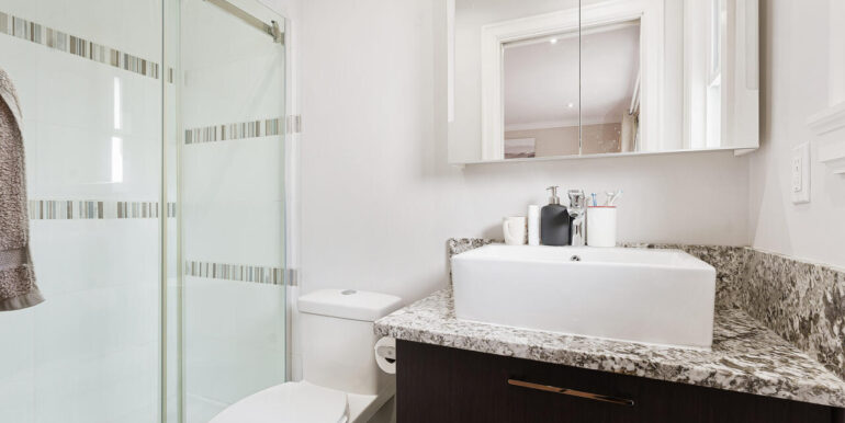 8274 Nelson Ave Burnaby BC V5J 4E5 Canada-020-007-Bathroom-MLS_Size