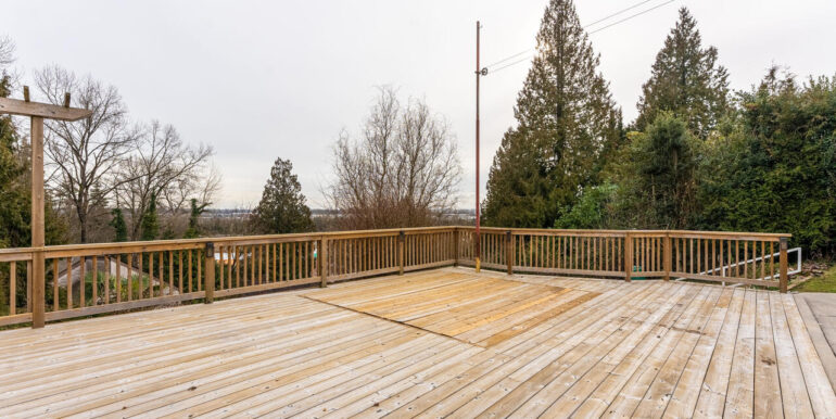 8274 Nelson Ave Burnaby BC V5J 4E5 Canada-030-032-Patio-MLS_Size